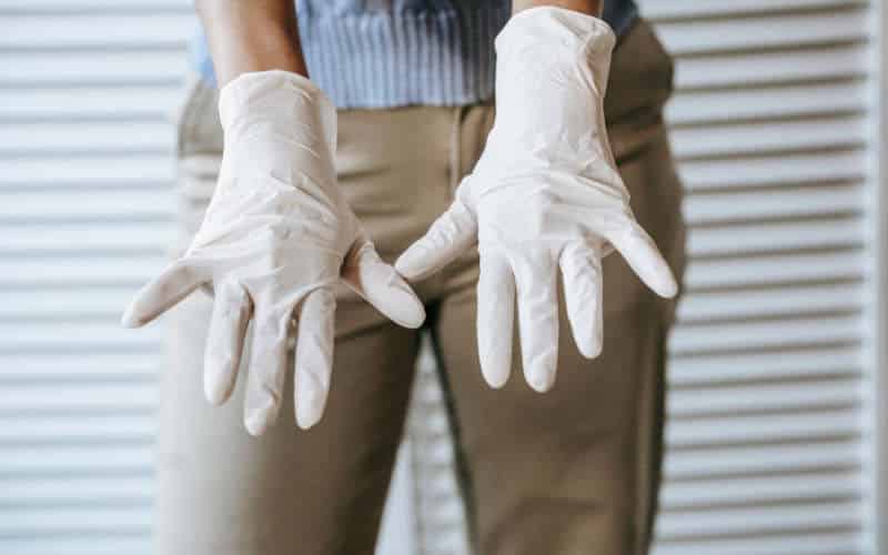 guanti in lattice bianchi