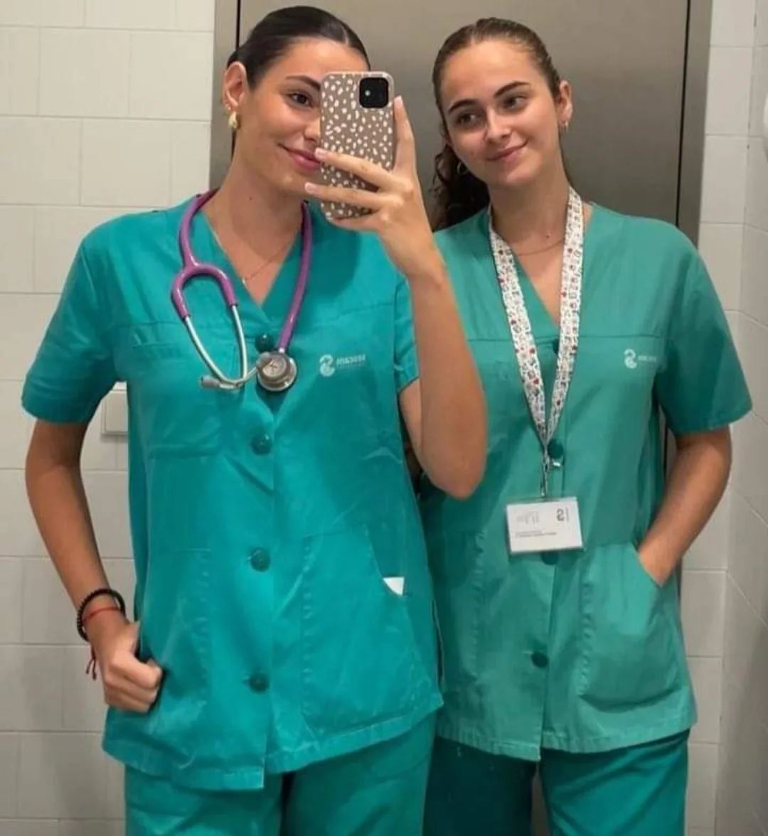 2 DOTTORESSE PADRONE 6