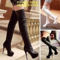 stivali marroni e bianchi